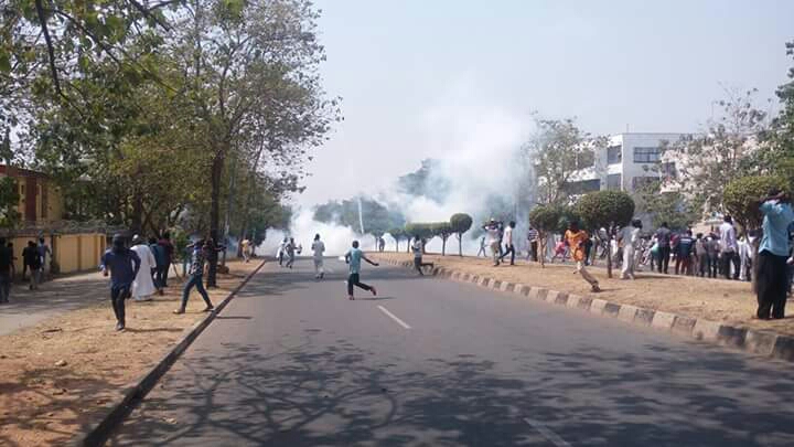 free zakzaky protest in abuja on 10th jan, police fire teargas